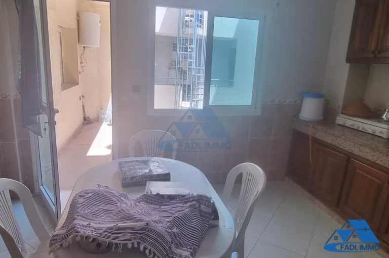 شقة للبيع مع شرفة في الطابق الخامس