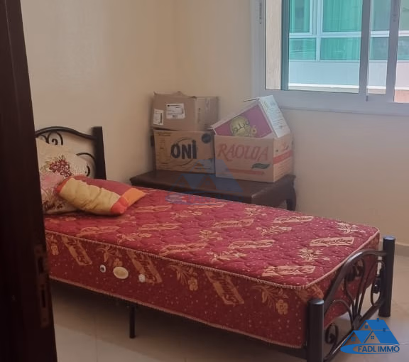 شقة للبيع مع شرفة في الطابق الخامس