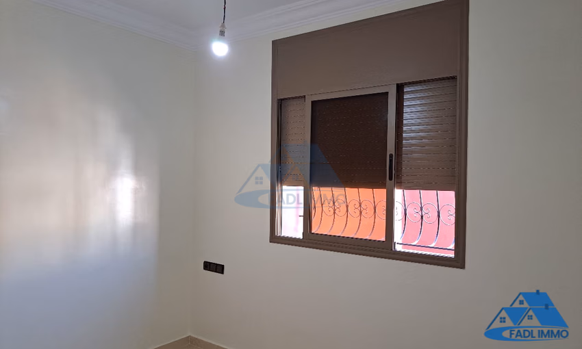 شقة جديدة للبيع مع شرفة