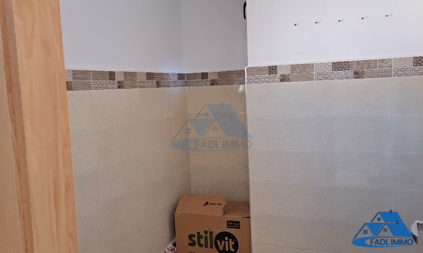 شقة جديدة للبيع مع شرفة