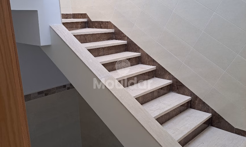 شقة جديدة للبيع مع شرفة شقة جديدة للبيع مع شرفة