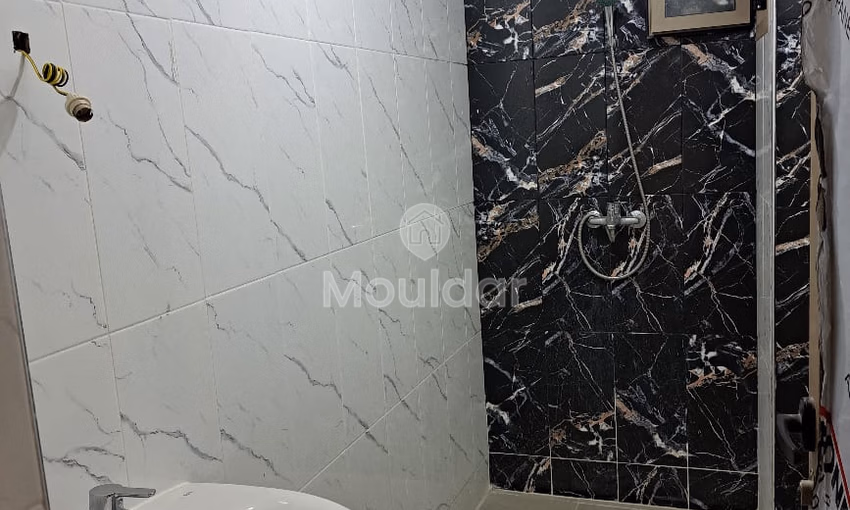 شقة جديدة للبيع مع شرفة شقة جديدة للبيع مع شرفة