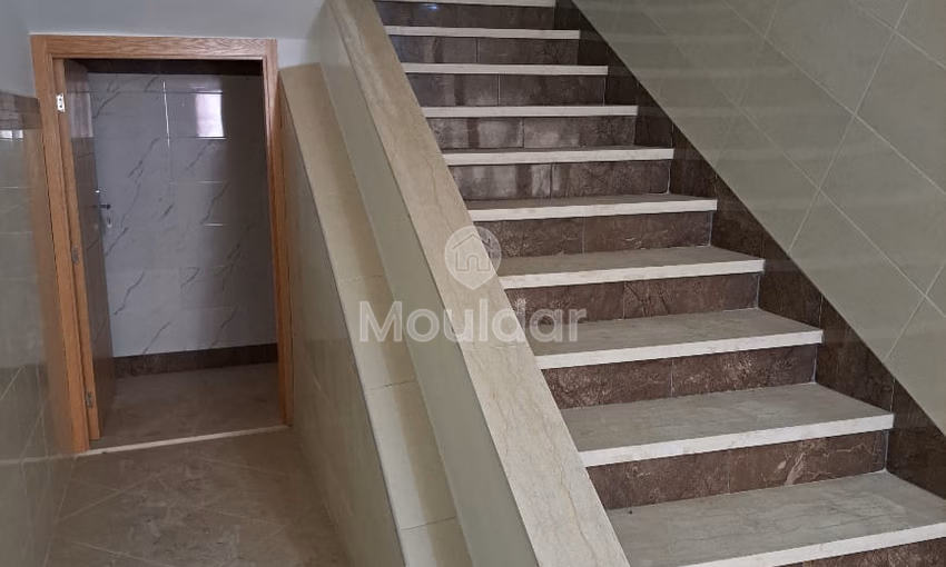 شقة جديدة للبيع مع شرفة شقة جديدة للبيع مع شرفة