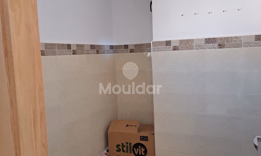 شقة جديدة للبيع مع شرفة شقة جديدة للبيع مع شرفة