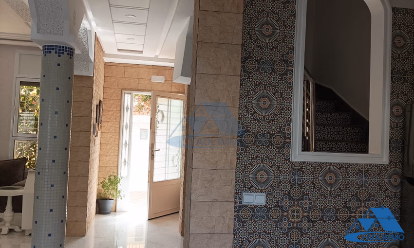 Villa for sale with terrace and two floors