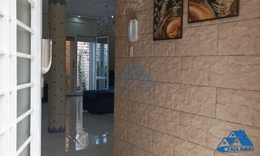 فيلا للبيع مع تراس و طابقين