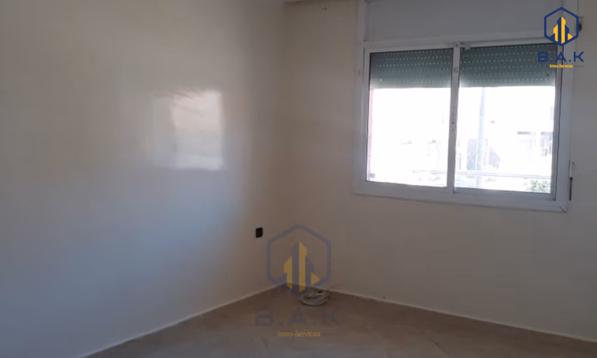 Apartamento en venta con balcón en el primer piso