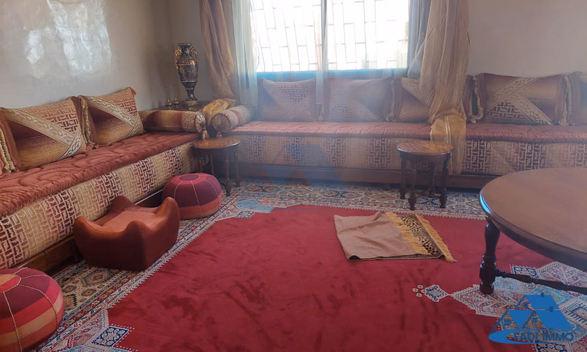 Maison à vendre avec terrasse et trois étages Maison à vendre avec terrasse et trois étages