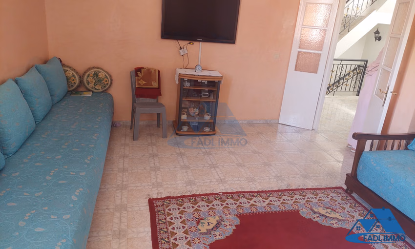 Maison à vendre avec terrasse et trois étages Maison à vendre avec terrasse et trois étages