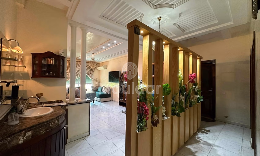 شقة للشراء مع شرفة في الطابق الأول