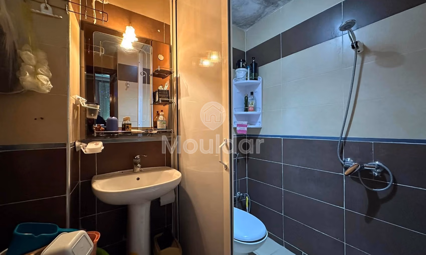 شقة للشراء مع شرفة في الطابق الأول