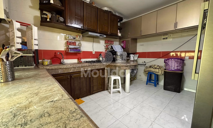 شقة للشراء مع شرفة في الطابق الأول