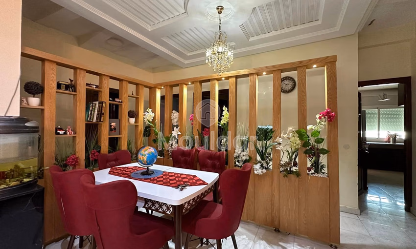 شقة للشراء مع شرفة في الطابق الأول