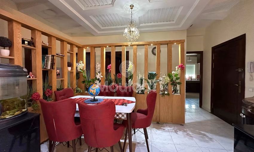 شقة للشراء مع شرفة في الطابق الأول