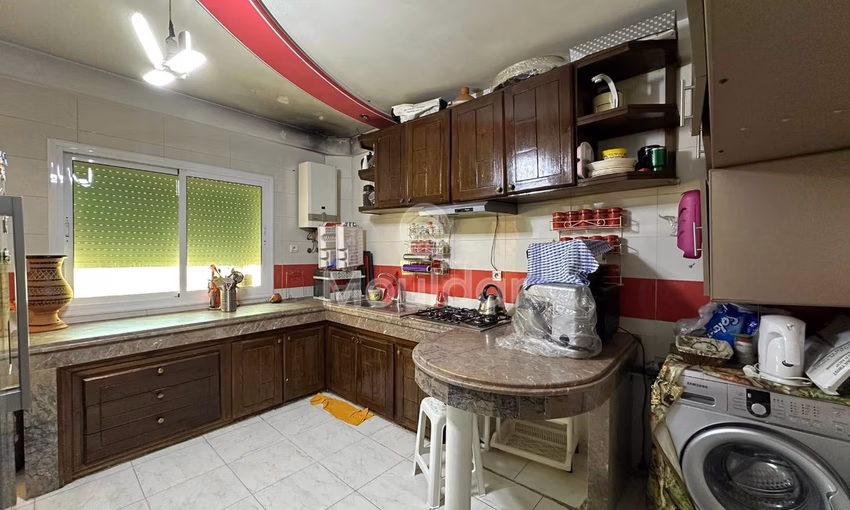 شقة للشراء مع شرفة في الطابق الأول