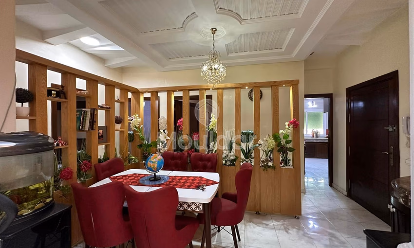 شقة للشراء مع شرفة في الطابق الأول