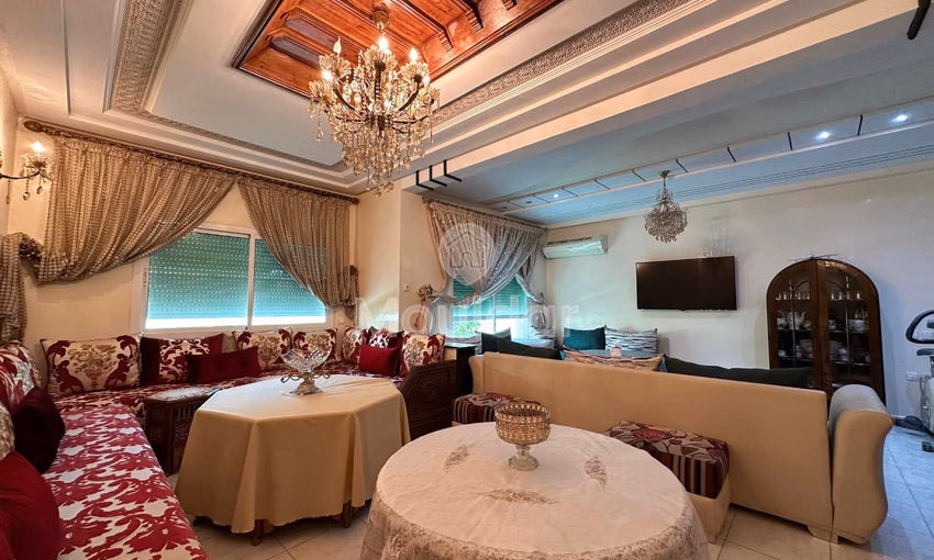 شقة للشراء مع شرفة في الطابق الأول