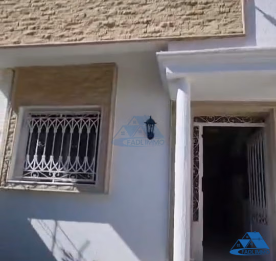 Villa à vendre avec terrasse et trois étages