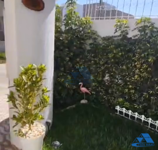 Villa à vendre avec terrasse et trois étages