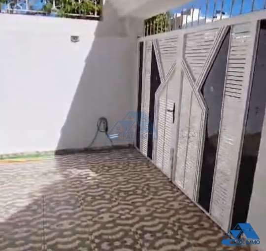 Villa à vendre avec terrasse et trois étages