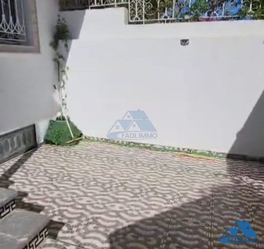 Villa à vendre avec terrasse et trois étages - view 11