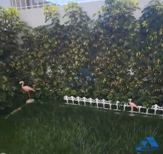 Villa à vendre avec terrasse et trois étages