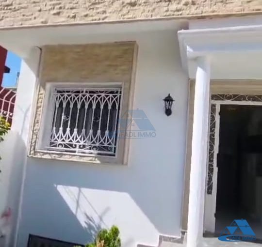 Villa for sale with terrace and three floors