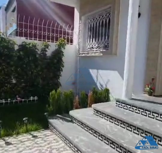 Villa à vendre avec terrasse et trois étages - view 7
