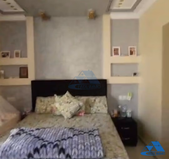 Villa à vendre avec terrasse et trois étages