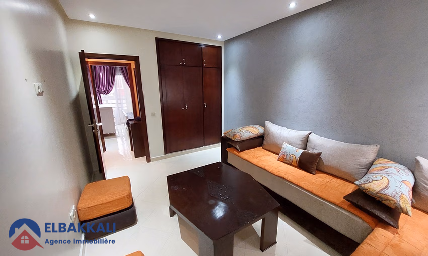 شقة للبيع مع شرفة في الطابق السابع