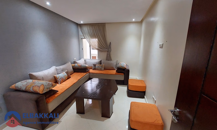 شقة للبيع مع شرفة في الطابق السابع