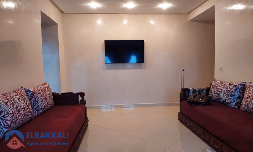 شقة للبيع مع شرفة في الطابق السابع