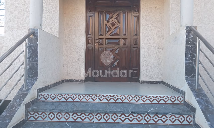 Villa à vendre avec terrasse et trois étages