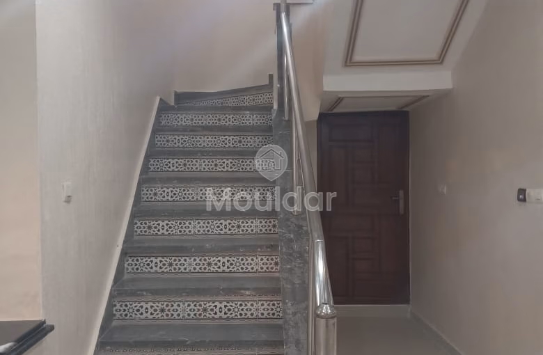 Villa à vendre avec terrasse et trois étages