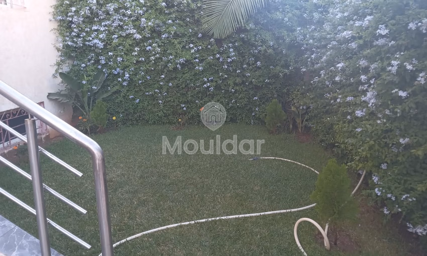 Villa à vendre avec terrasse et trois étages