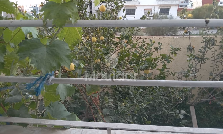 Villa à vendre avec terrasse et trois étages