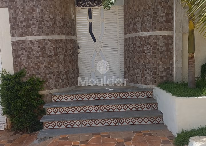 Villa à vendre avec terrasse et trois étages