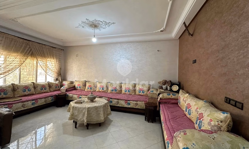 شقة للشراء مع تراس في الطابق الأول