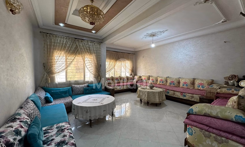 شقة للشراء مع تراس في الطابق الأول