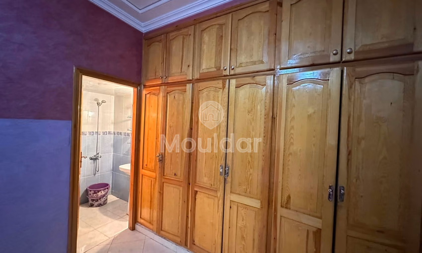 شقة للشراء مع تراس في الطابق الأول