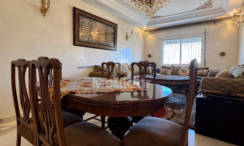 شقة للإيجار مع شرفة في الطابق الخامس