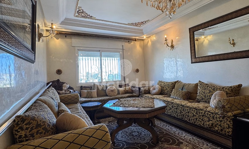 شقة للإيجار مع شرفة في الطابق الخامس