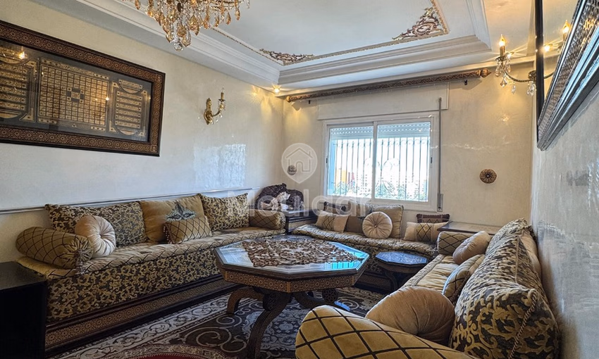 شقة للإيجار مع شرفة في الطابق الخامس