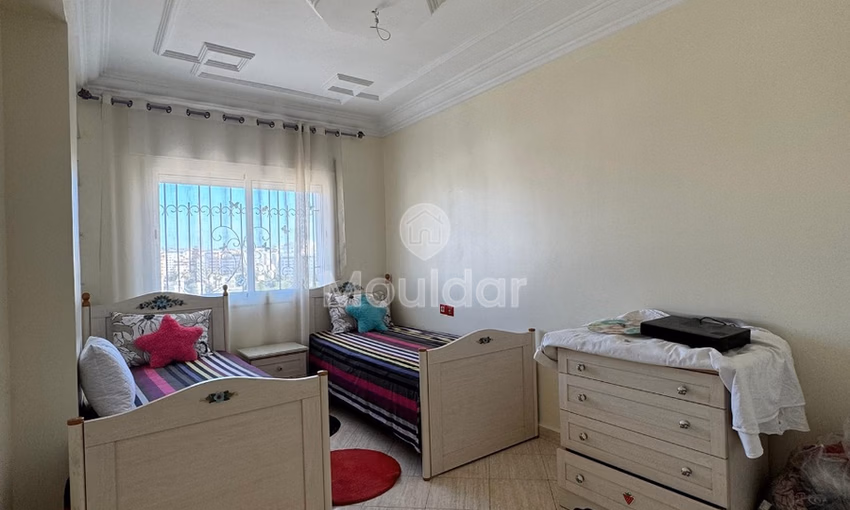 شقة للإيجار مع شرفة في الطابق الخامس