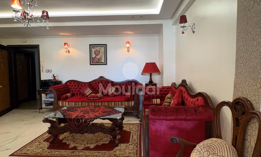 شقة للإيجار مع شرفة في الطابق الخامس