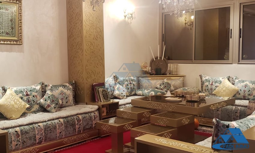 شقة للبيع مع موقف سيارات في الطابق الثالث