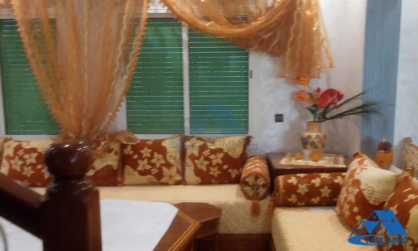 Villa à vendre avec terrasse et trois étages