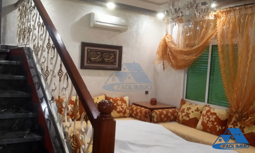 Villa à vendre avec terrasse et trois étages