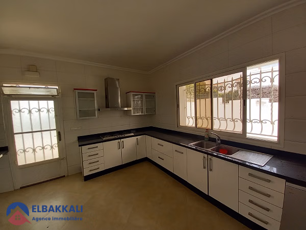 Villa à louer avec piscine et deux étages Villa à louer avec piscine et deux étages