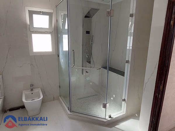 Villa à louer avec piscine et deux étages Villa à louer avec piscine et deux étages